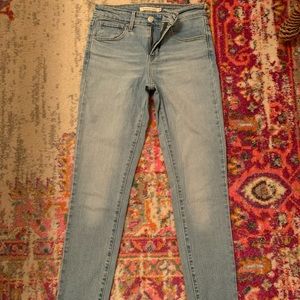 Levi High Rise Skinny Jeans